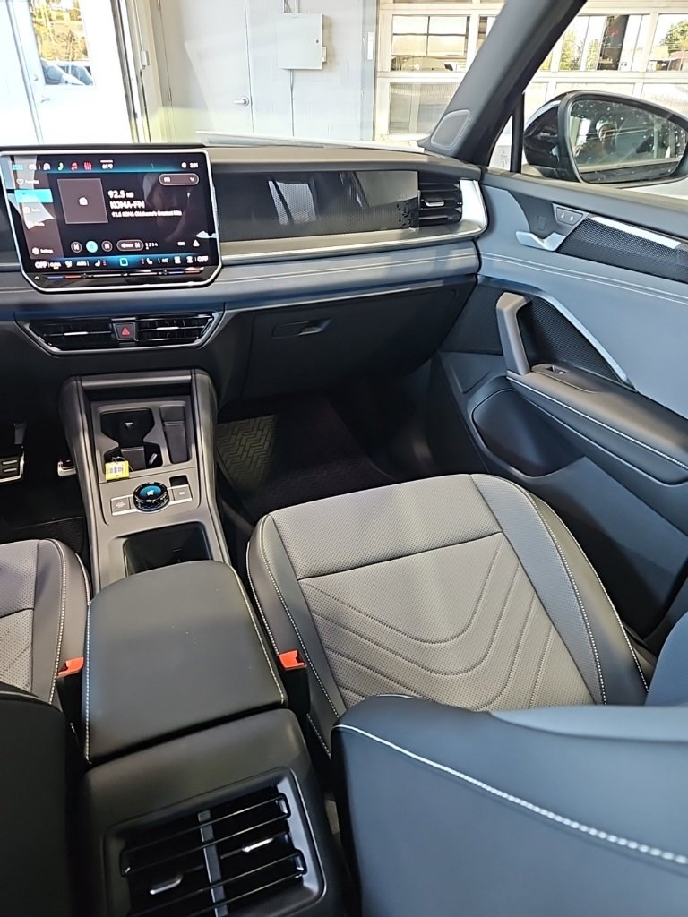 New 2026 Volkswagen Tiguan SE R-Line image 24