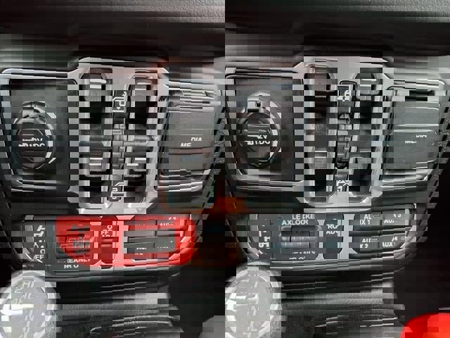 New 2026 Jeep Gladiator Mojave w/ Steel Bumper Group image 39