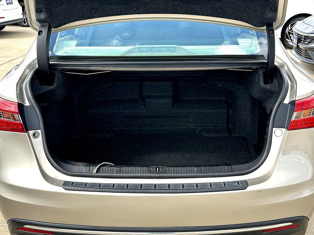 Used 2018 Toyota Avalon Limited image 34