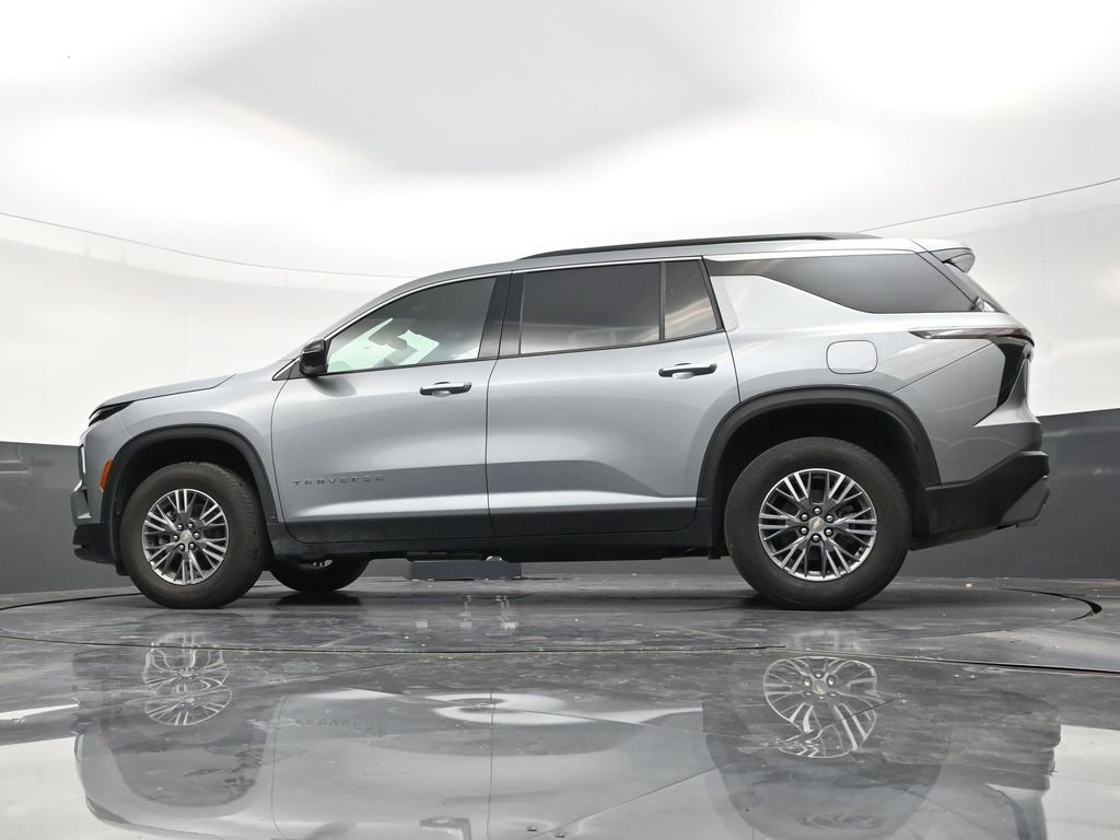 Used 2024 Chevrolet Traverse LT FWD image 21