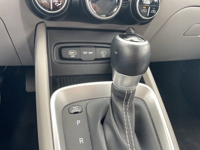 Used 2025 Hyundai Venue SEL FWD image 11