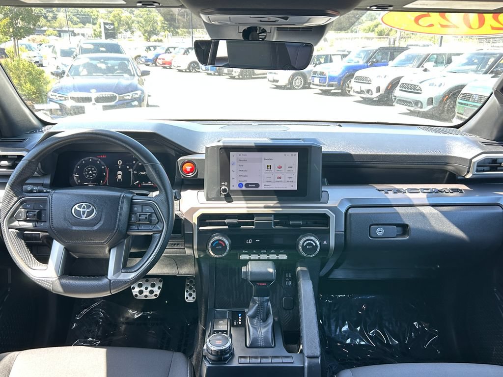 Used 2025 Toyota Tacoma TRD Sport AWD/4WD image 32