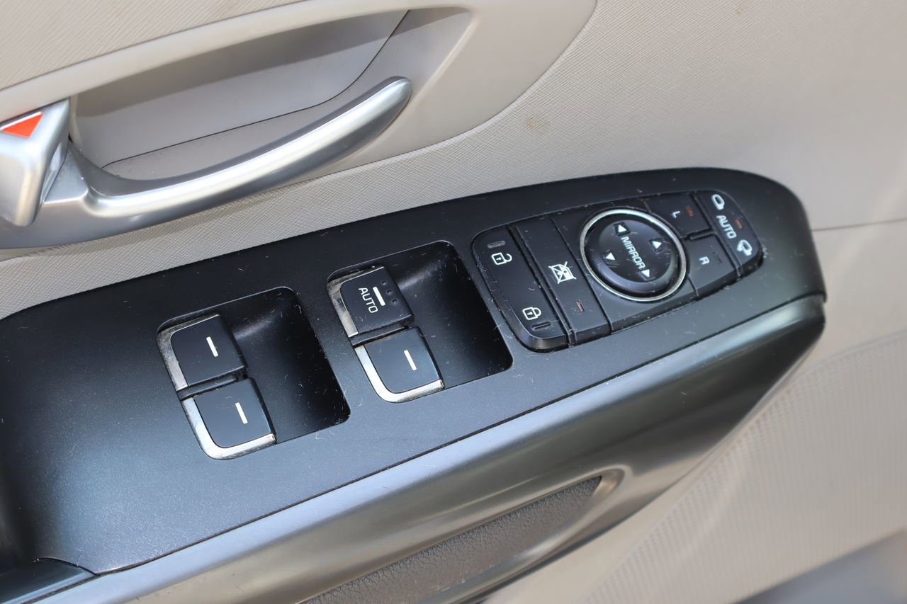 Used 2018 Kia Sedona LX w/ LX Essentials Premium Package FWD image 22