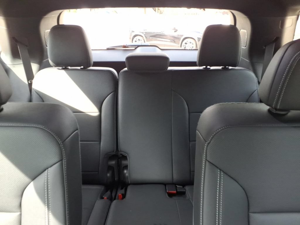 Used 2026 Chevrolet Traverse LT w/ Driver Confidence Package FWD image 17