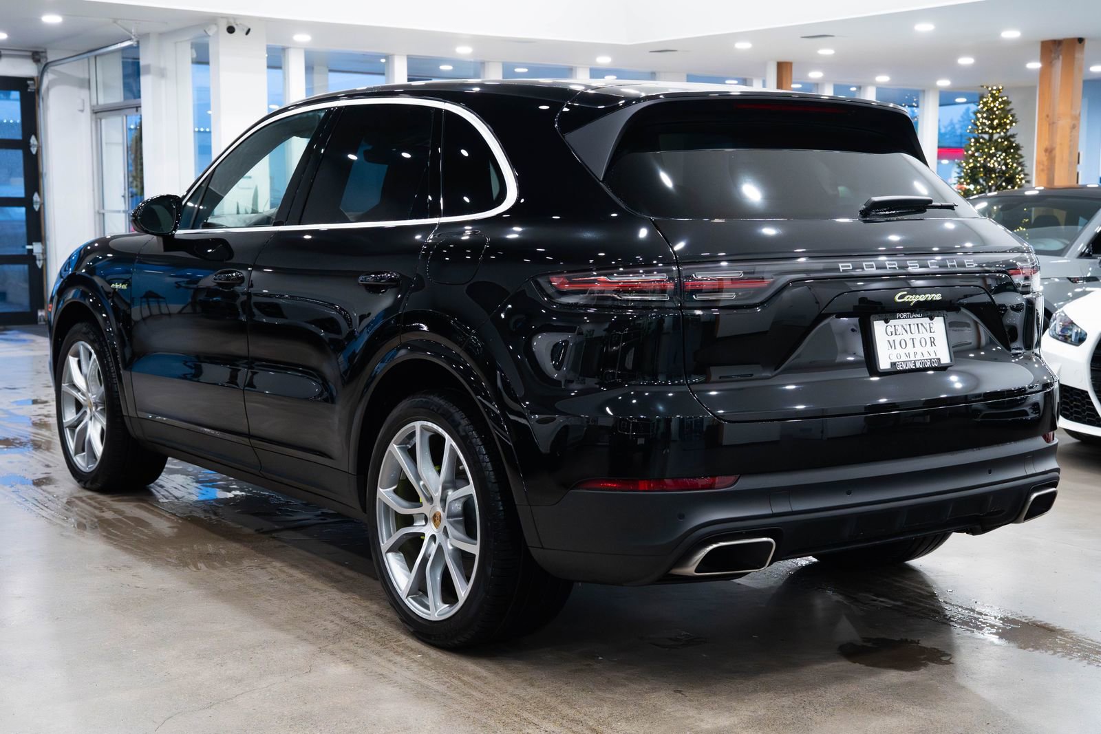 Used 2023 Porsche Cayenne image 6