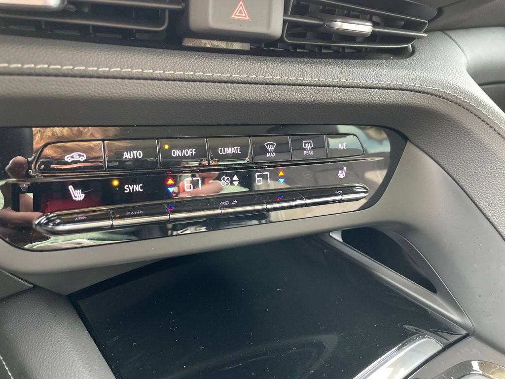 Used 2023 Buick Envision Preferred AWD/4WD image 29
