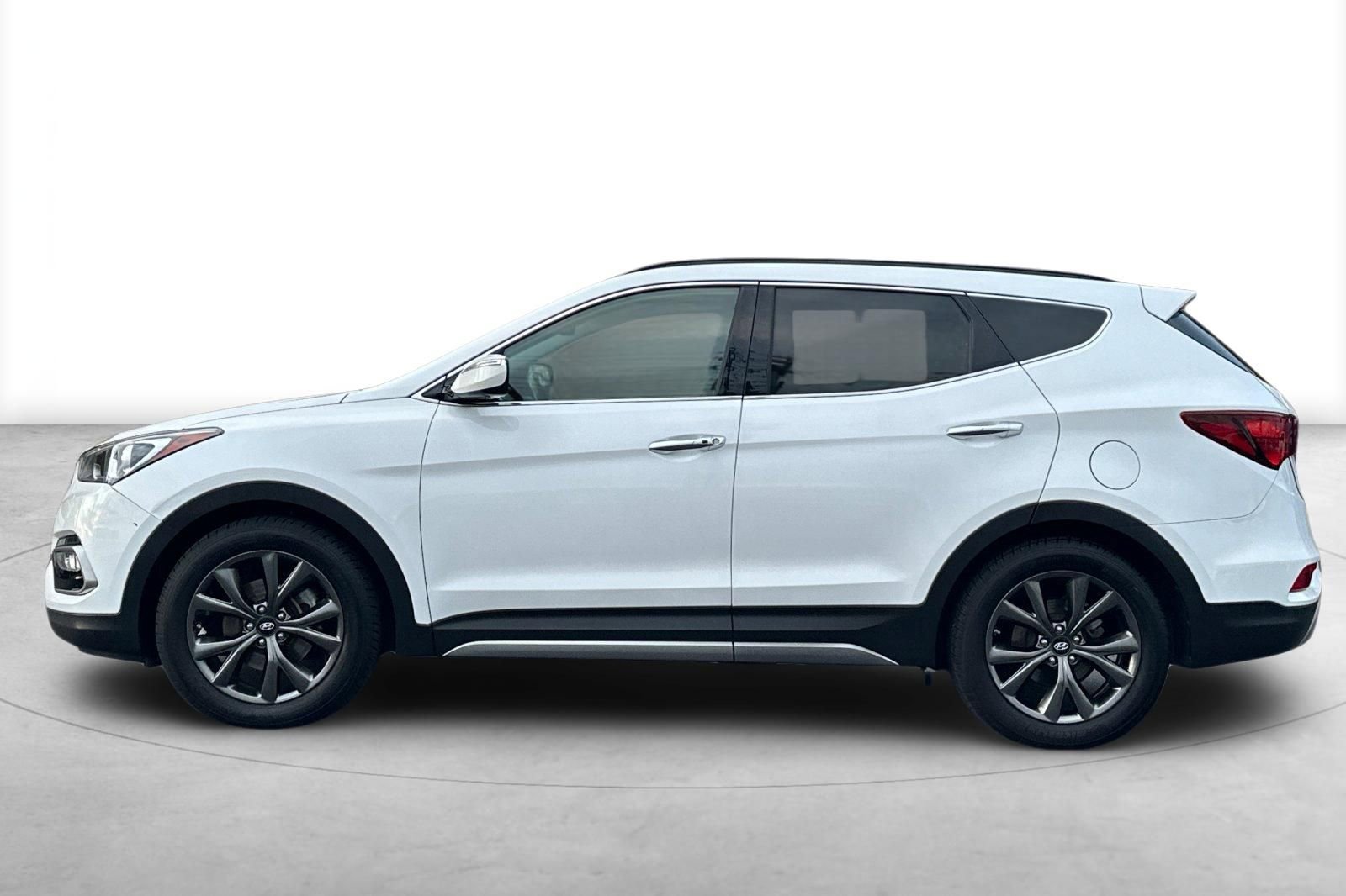 Used 2017 Hyundai Santa Fe Sport image 3