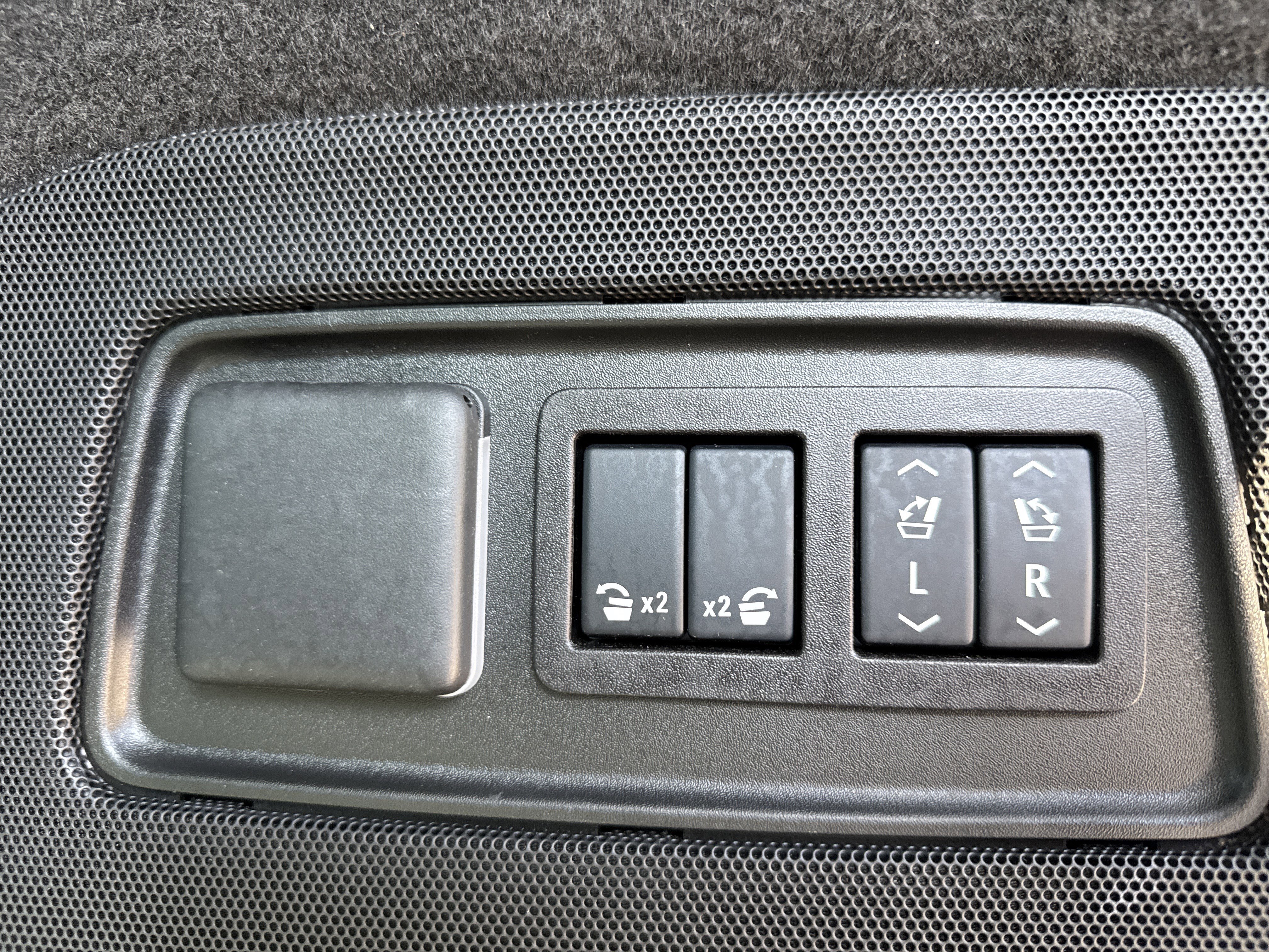 Used 2025 Cadillac Escalade Premium Luxury w/ Touring Package image 38