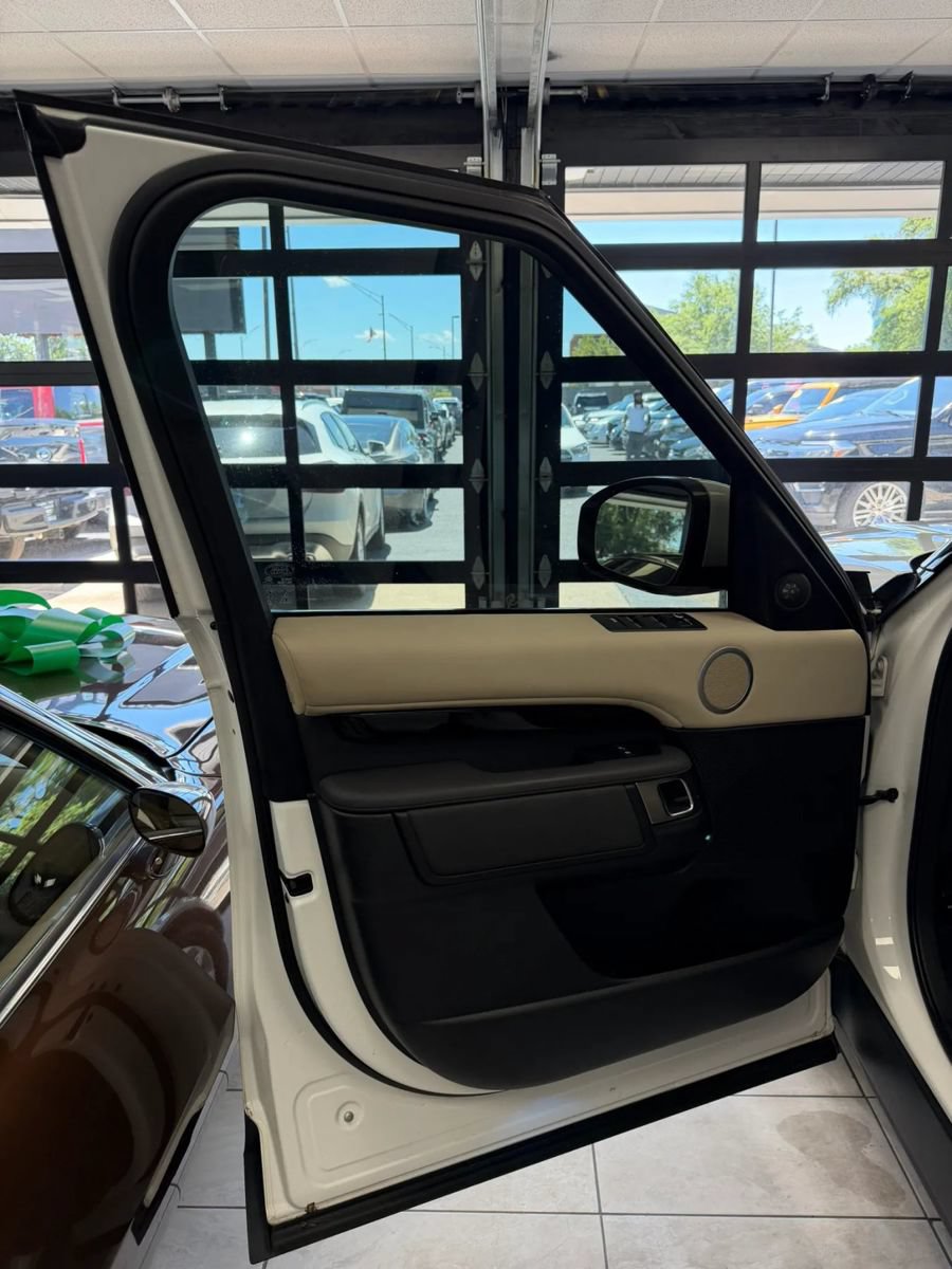 Used 2020 Land Rover Discovery SE AWD/4WD image 35
