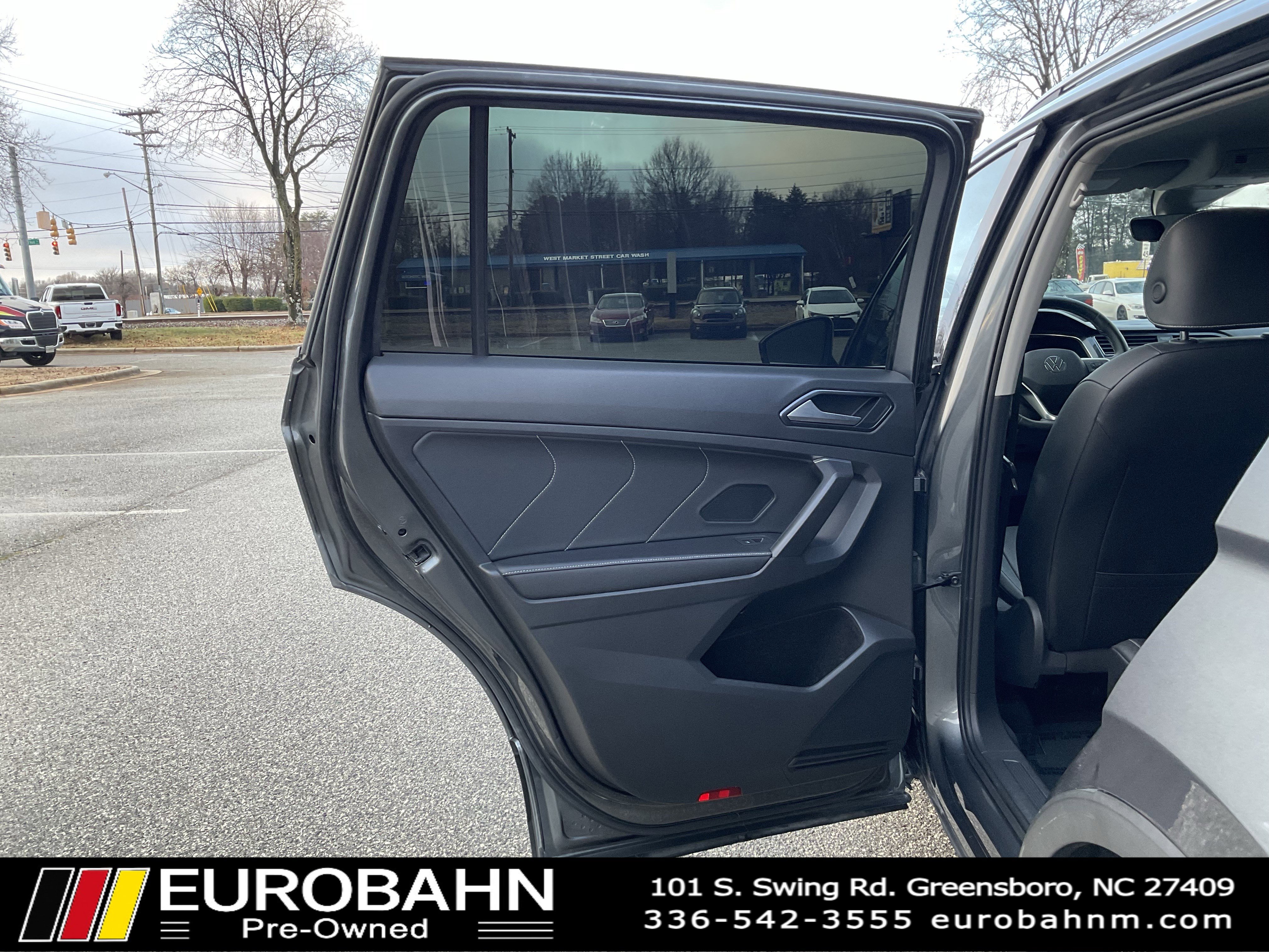 Used 2022 Volkswagen Tiguan SE image 12