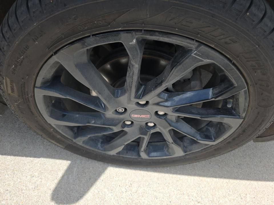 Used 2023 GMC Terrain SLT w/ Tech Package FWD image 11