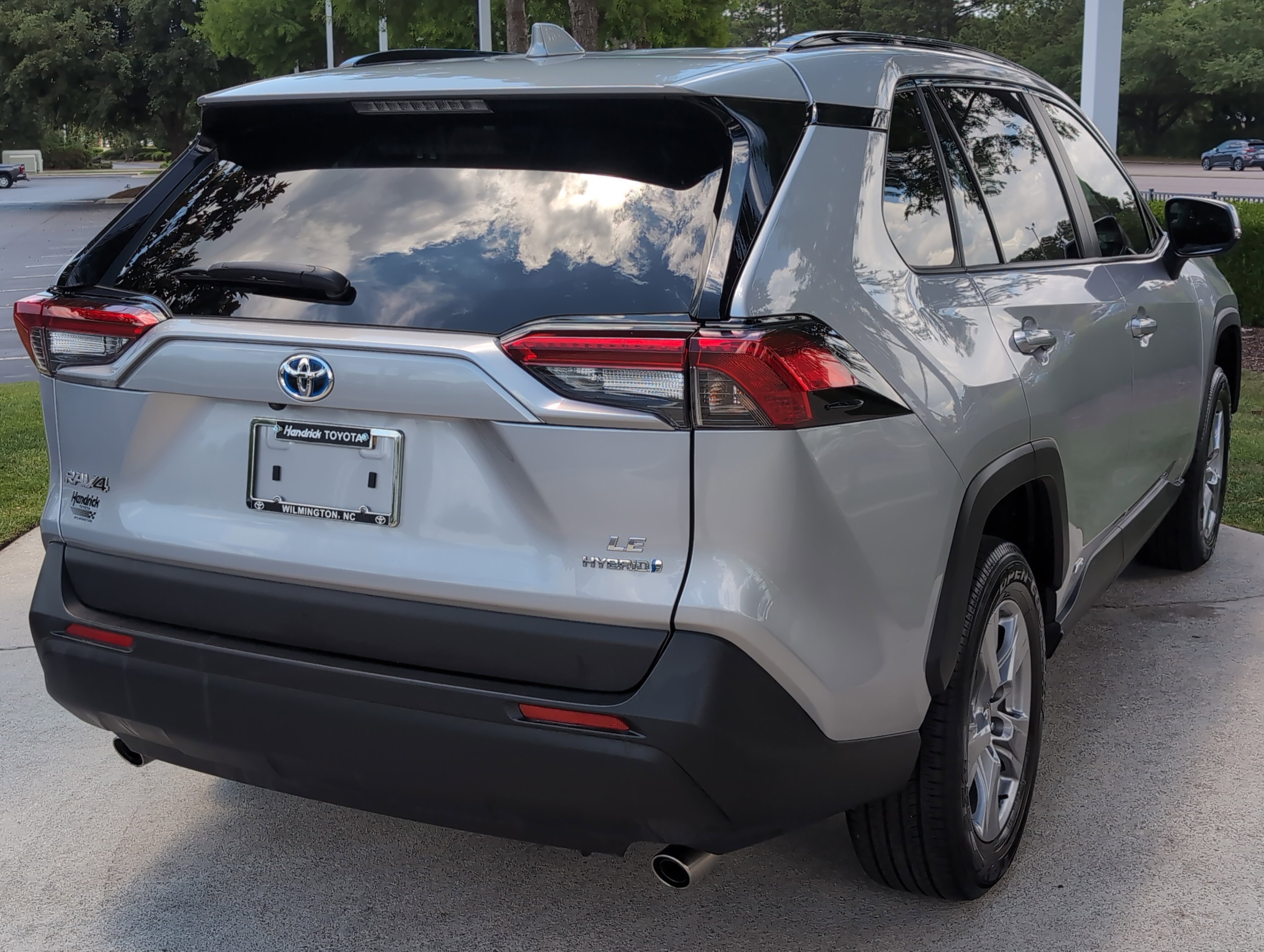 Certified 2024 Toyota RAV4 LE AWD/4WD image 10