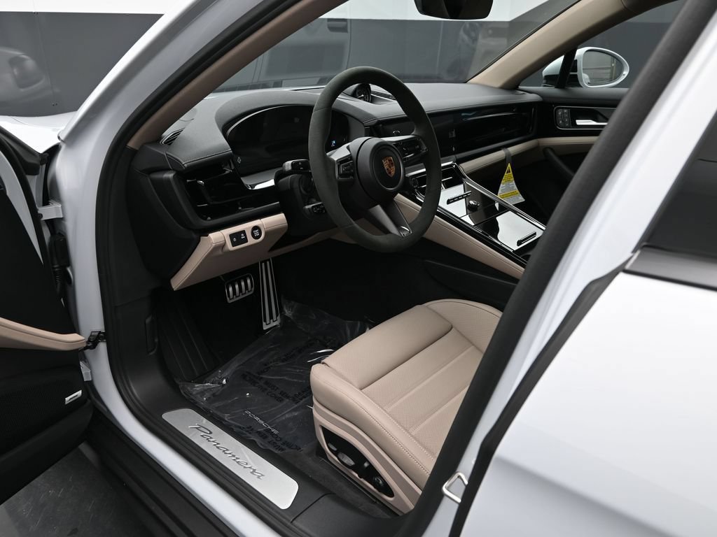 Certified 2025 Porsche Panamera RWD image 4