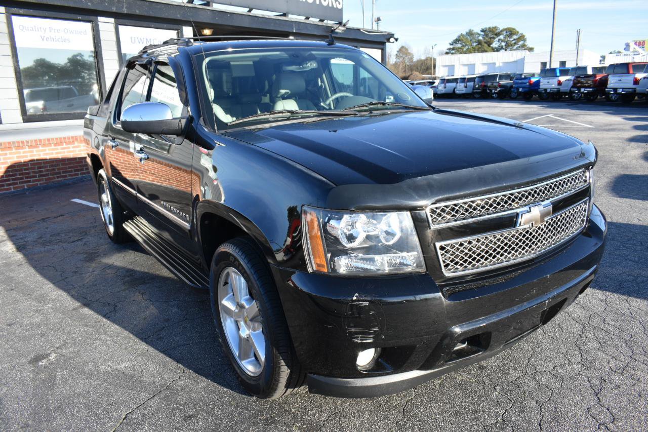 Used 2009 Chevrolet Avalanche LTZ image 3