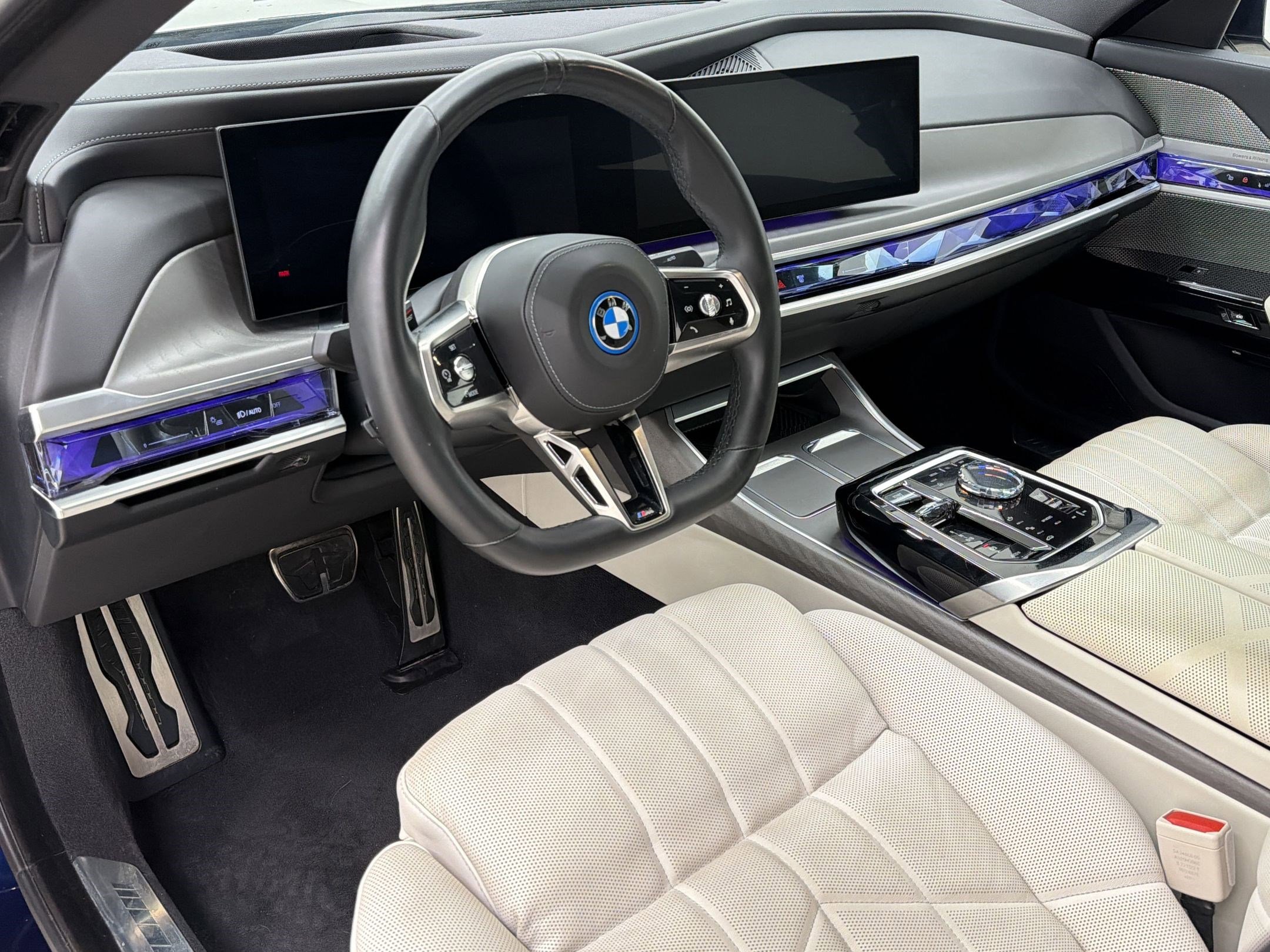 Certified 2023 BMW i7 xDrive60 AWD/4WD image 4