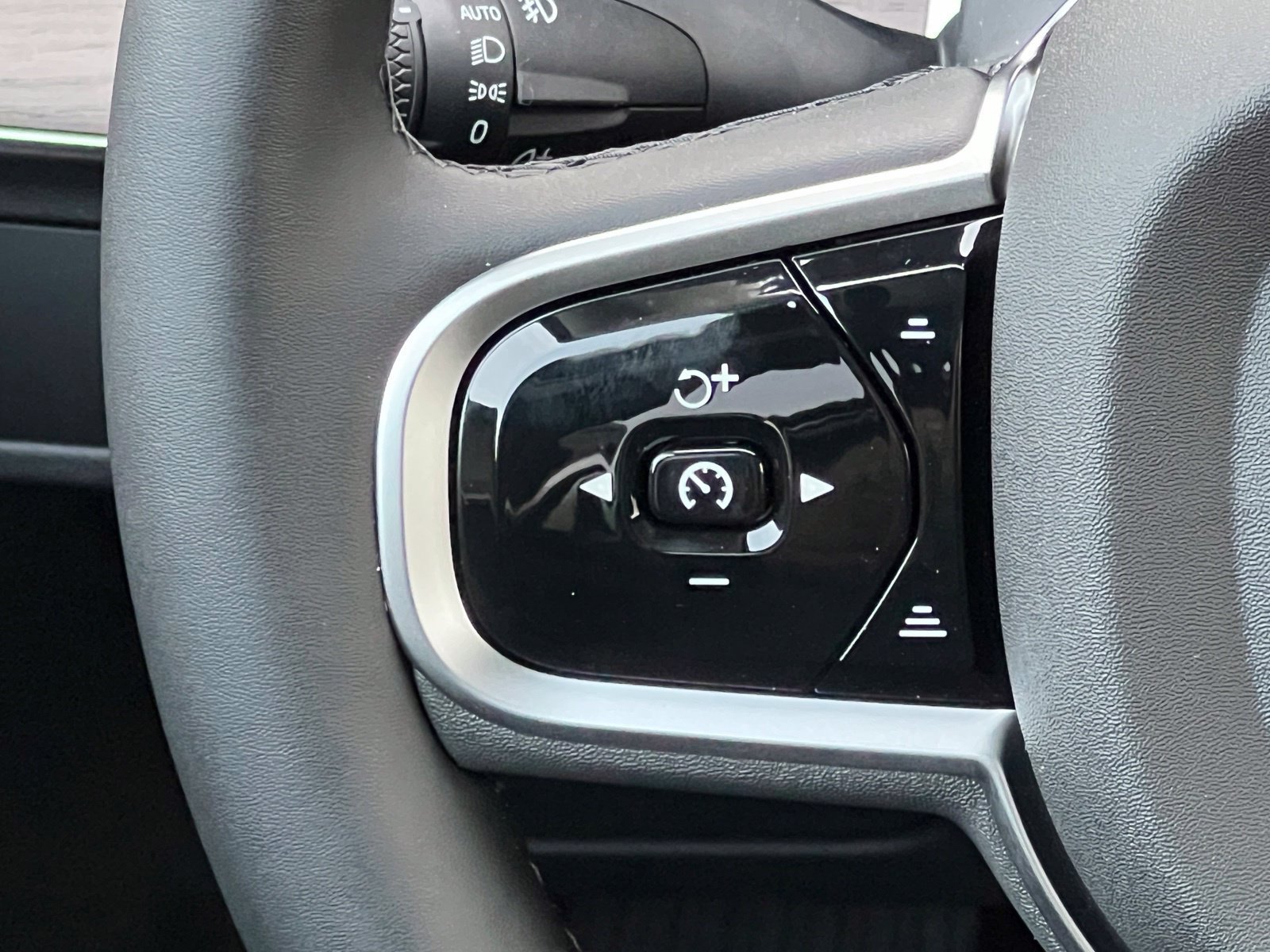 New 2027 Volvo XC90 B6 Plus AWD/4WD image 32