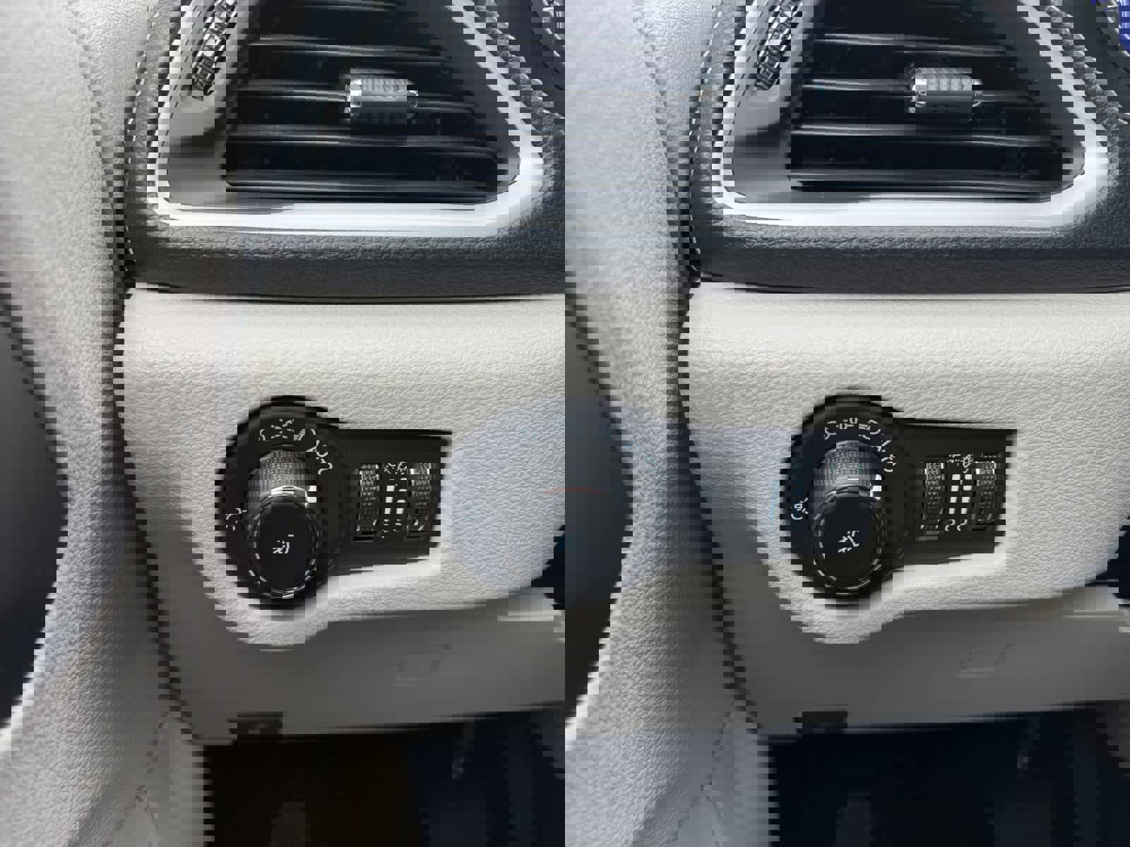 Used 2023 Chrysler Pacifica Touring-L image 21