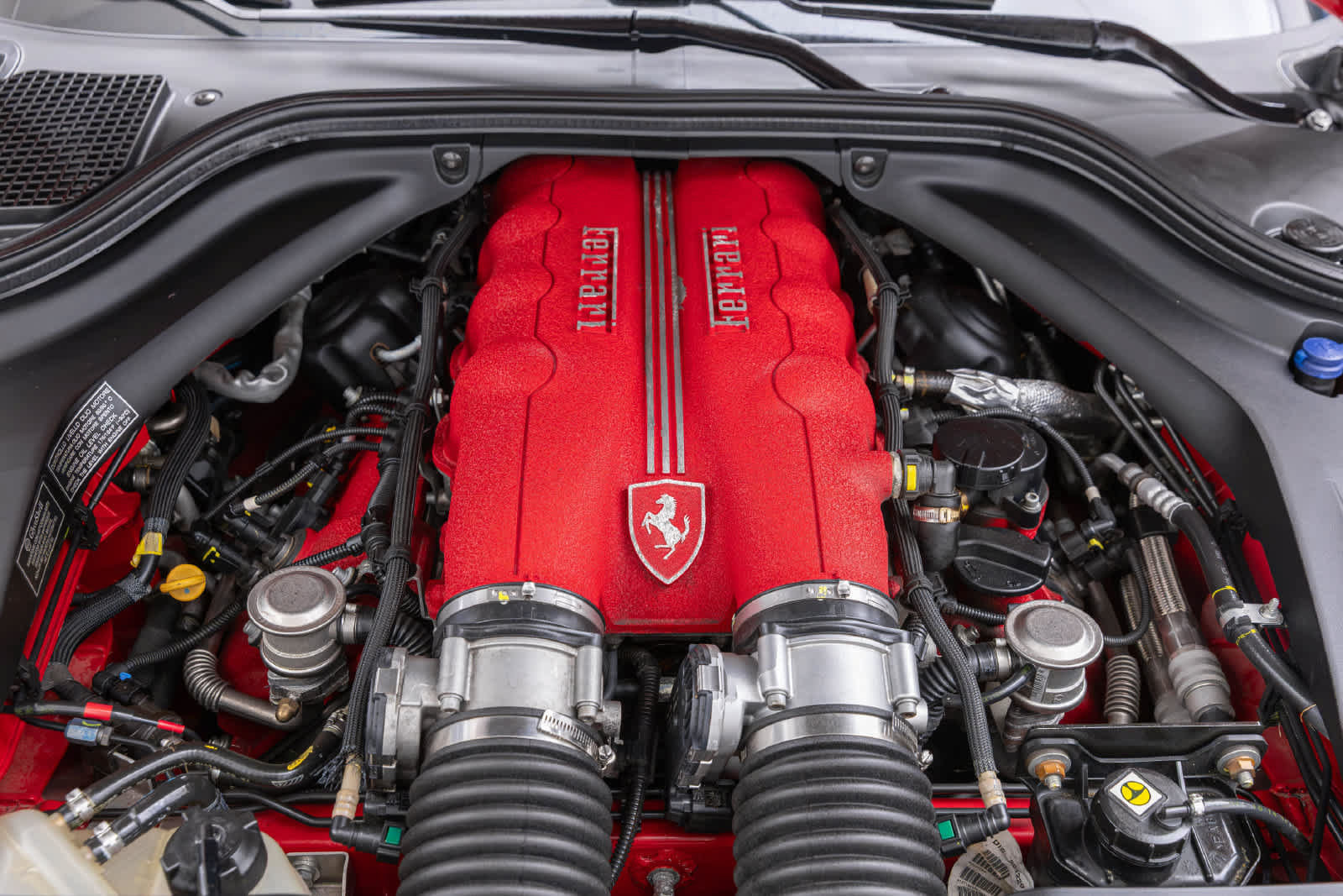 Used 2010 Ferrari California RWD image 7