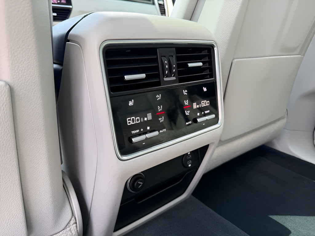 Used 2021 Porsche Cayenne AWD/4WD image 20