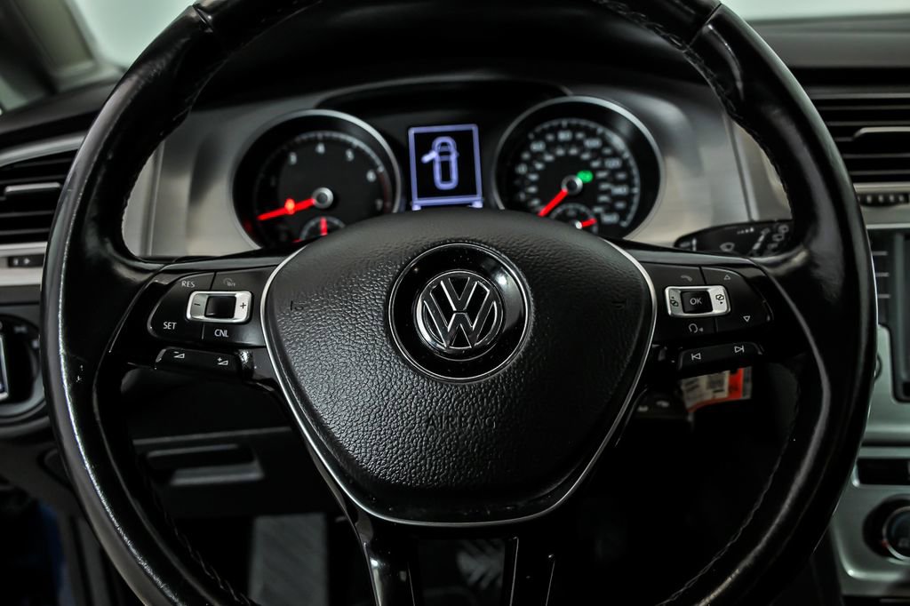 Used 2016 Volkswagen Golf S image 18