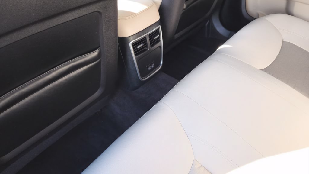 Used 2018 Chrysler 300 Touring RWD image 26