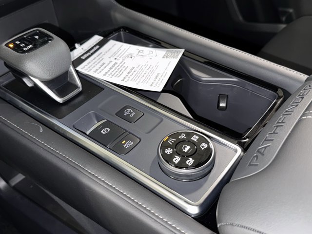 New 2025 Nissan Pathfinder SL image 30