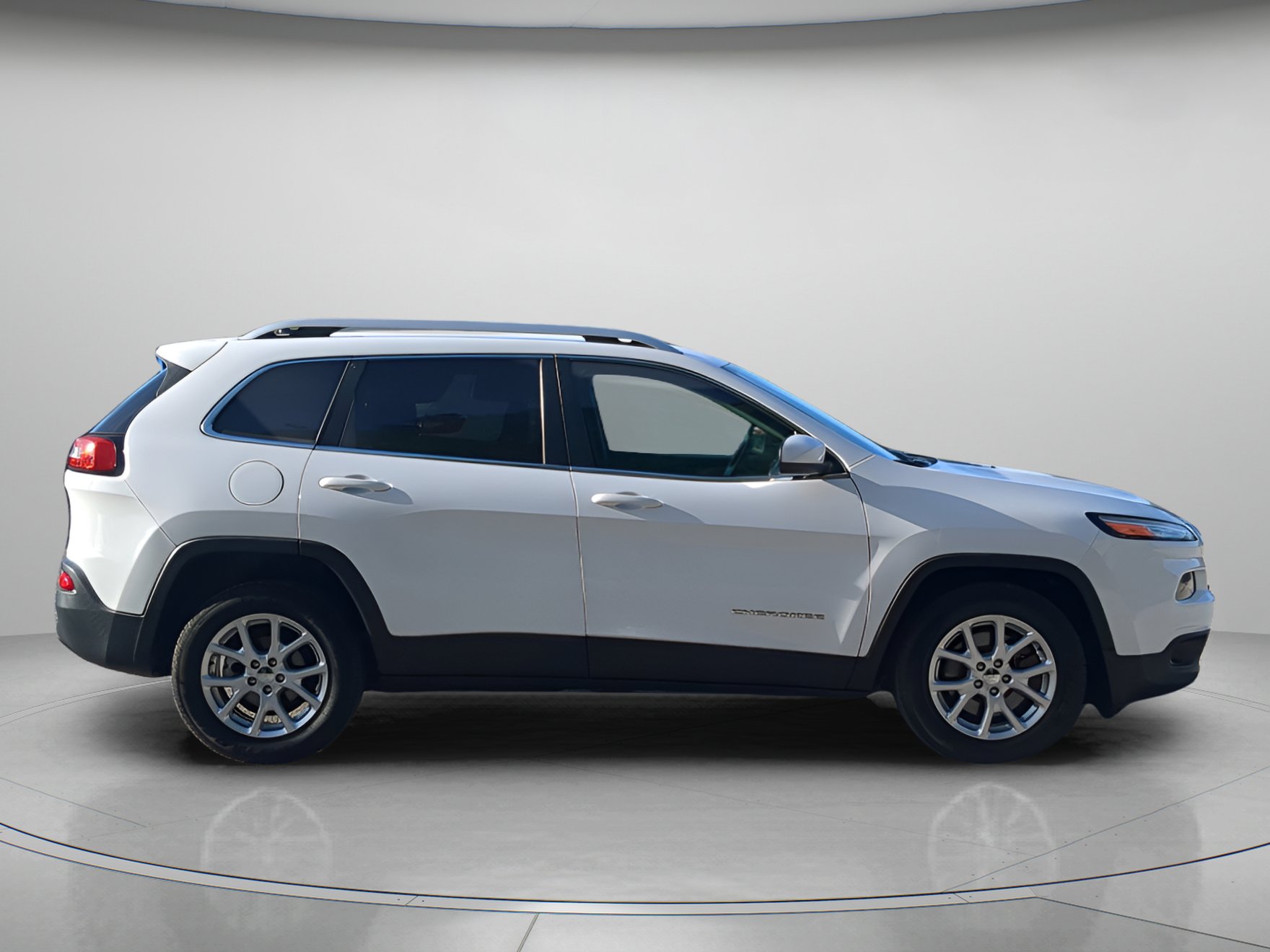 Used 2018 Jeep Cherokee Latitude w/ Safety Group FWD image 39