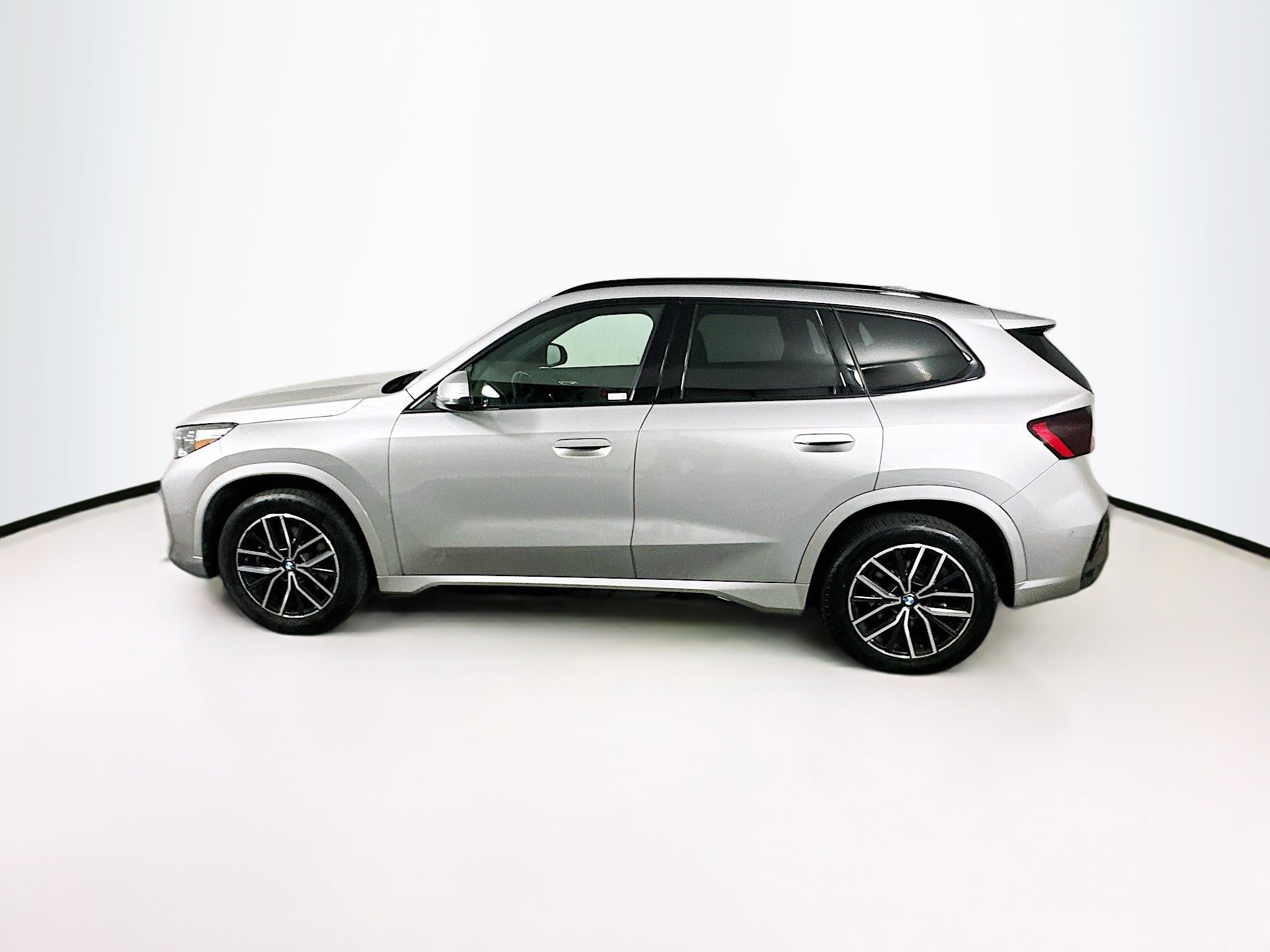 Used 2025 BMW X1 xDrive28i AWD/4WD image 4