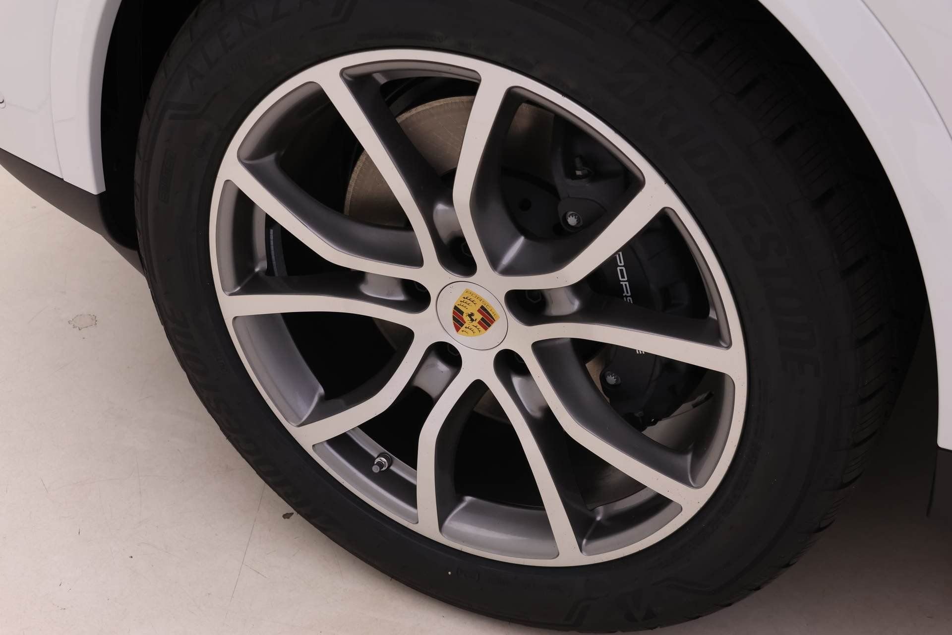 Used 2024 Porsche Cayenne Coupe image 12