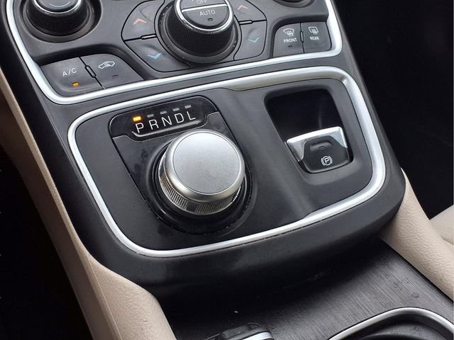 Used 2015 Chrysler 200 Limited w/ Convenience Group FWD image 9