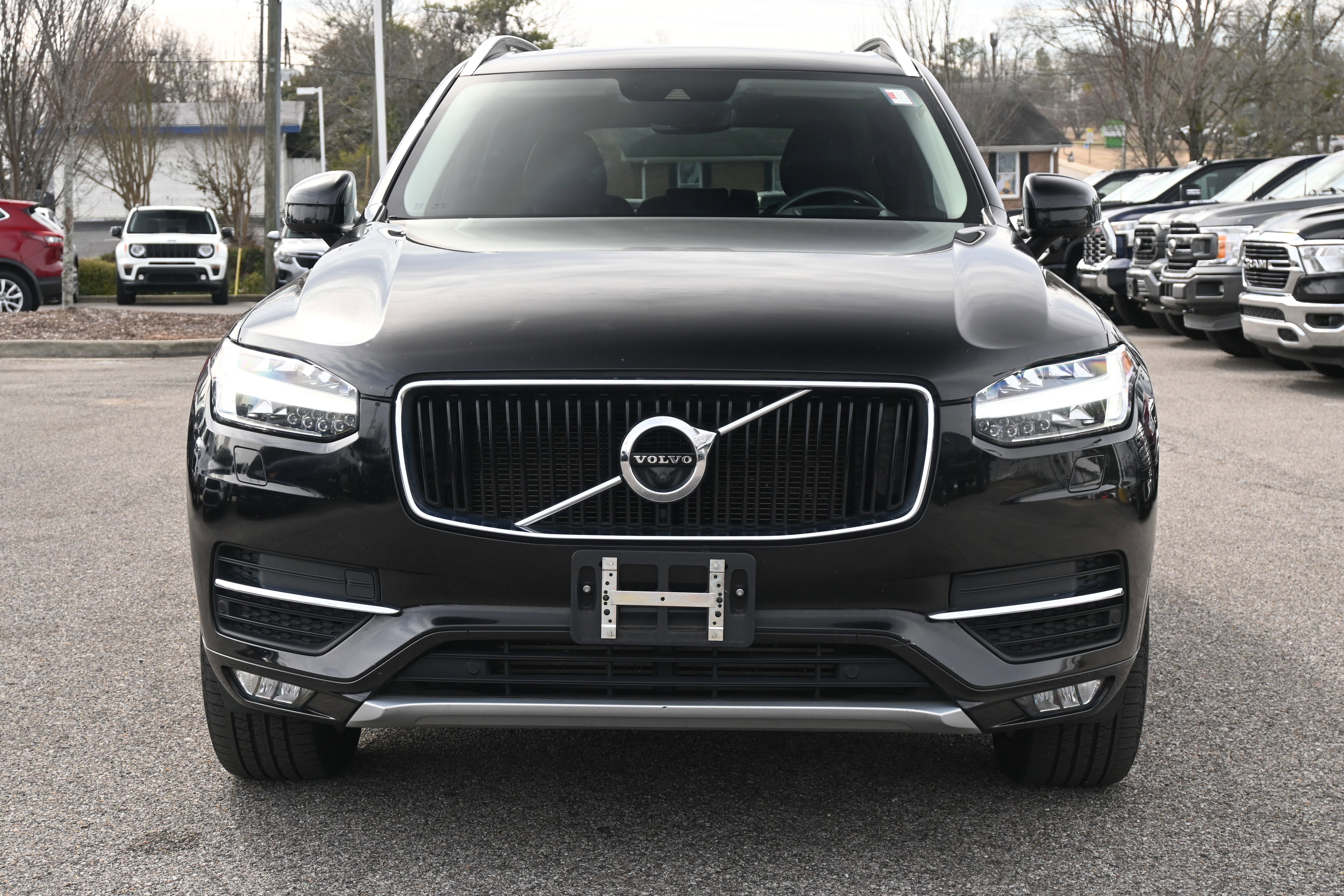 Used 2017 Volvo XC90 T6 Momentum w/ Vision Package image 5