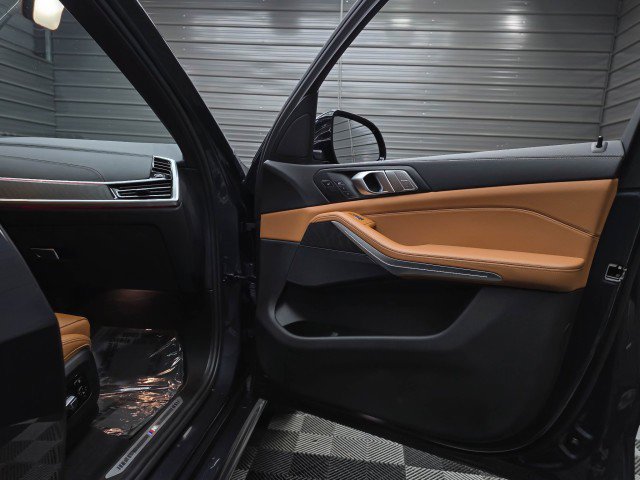 Used 2022 BMW X7 xDrive40i w/ M Sport Package AWD/4WD image 43