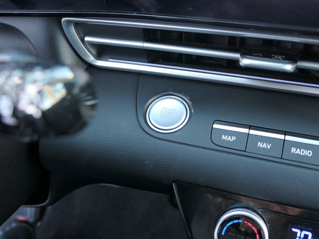 Certified 2023 Hyundai Elantra Limited image 16