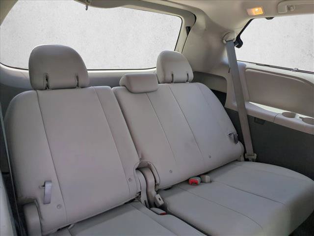 Used 2020 Toyota Sienna XLE w/ Entertainment Package FWD image 21