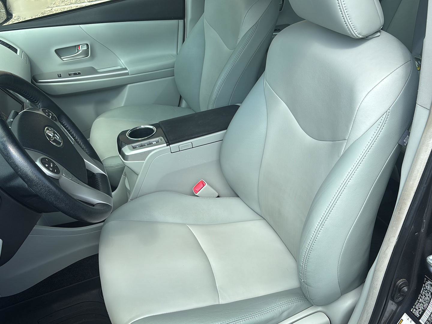 Used 2014 Toyota Prius V Five FWD image 5