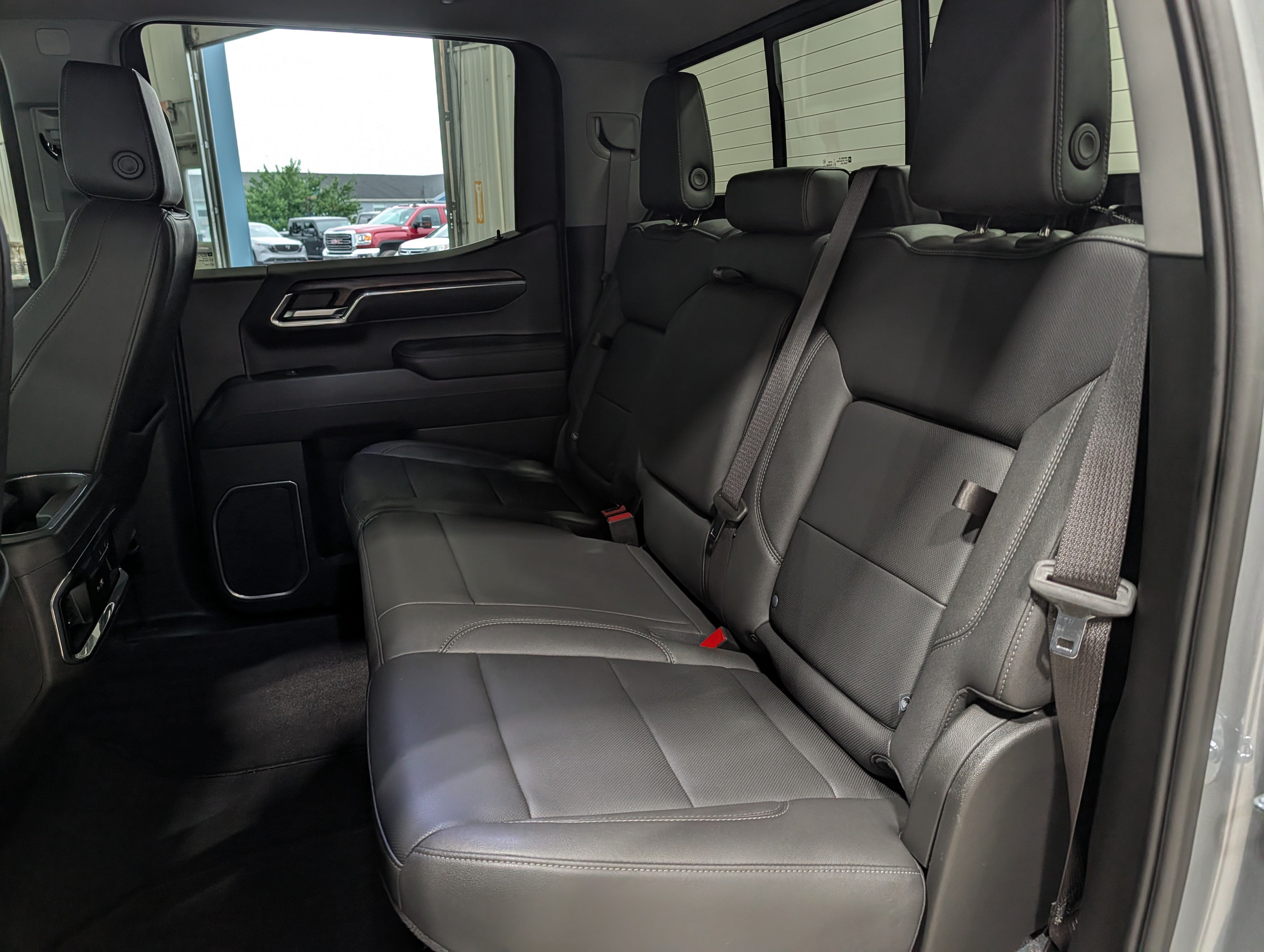 Used 2023 GMC Sierra 1500 SLT w/ SLT Premium Plus Package AWD/4WD image 18