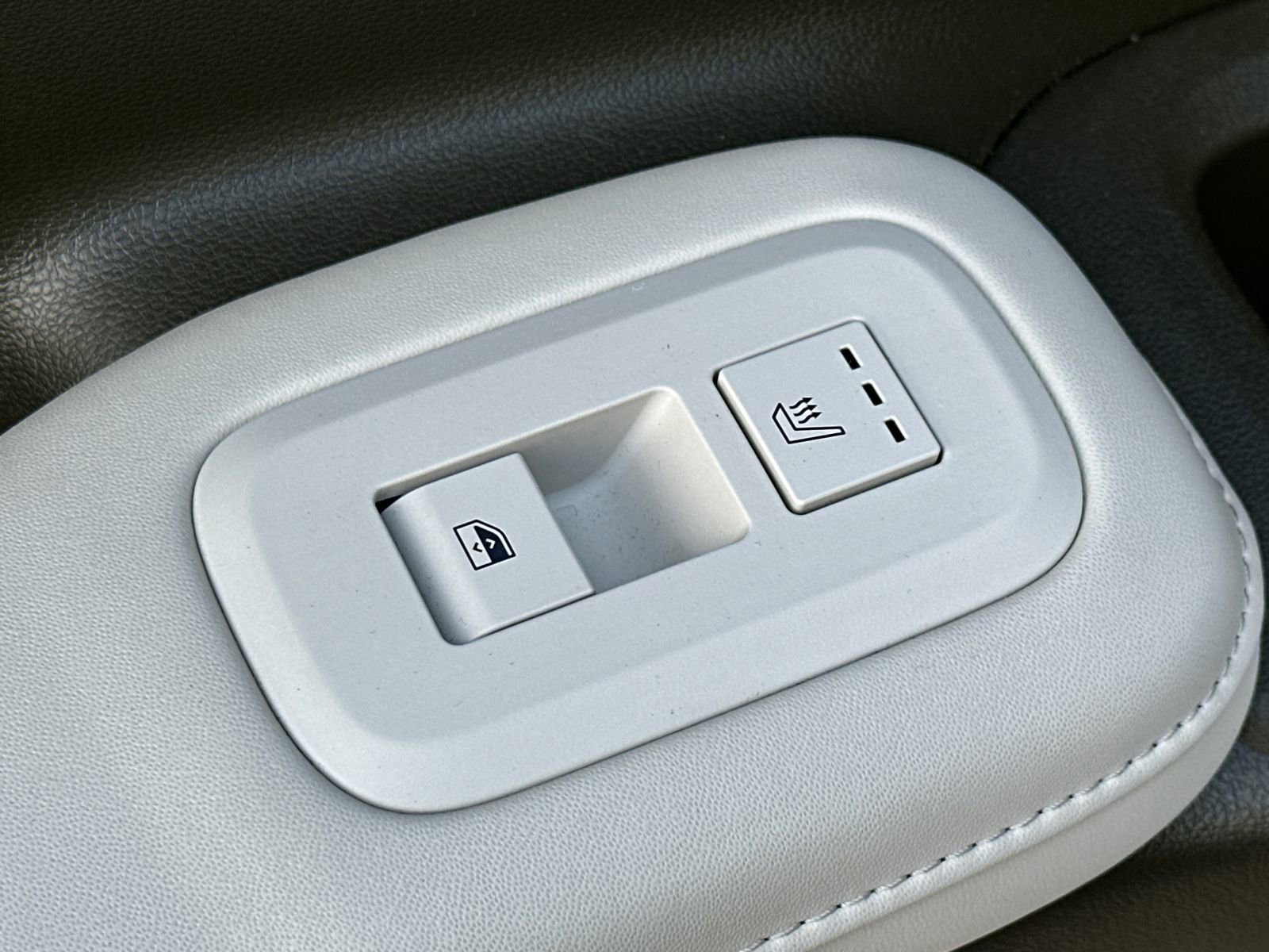 Used 2024 Hyundai Santa Fe Calligraphy image 22