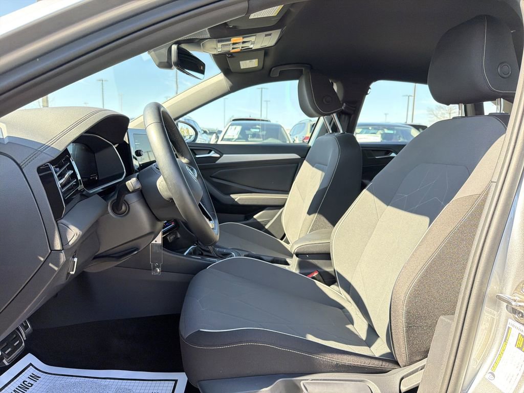 Used 2025 Volkswagen Jetta Sport image 11