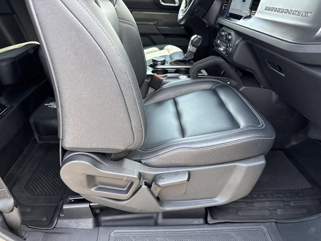 Used 2025 Ford Bronco Badlands AWD/4WD image 14