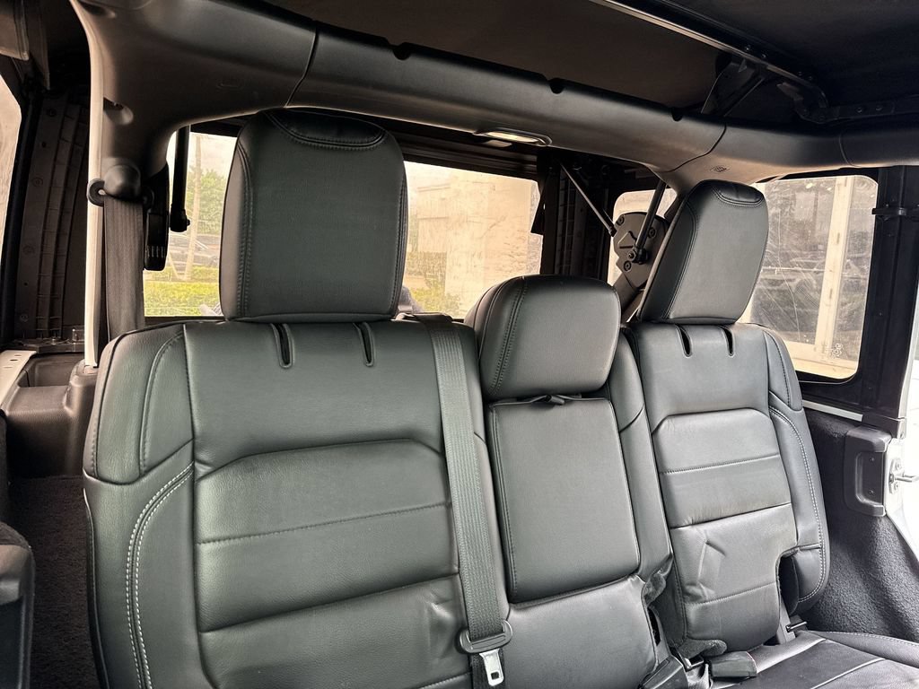 Used 2019 Jeep Wrangler Unlimited Sahara w/ Dual Top Group AWD/4WD image 47
