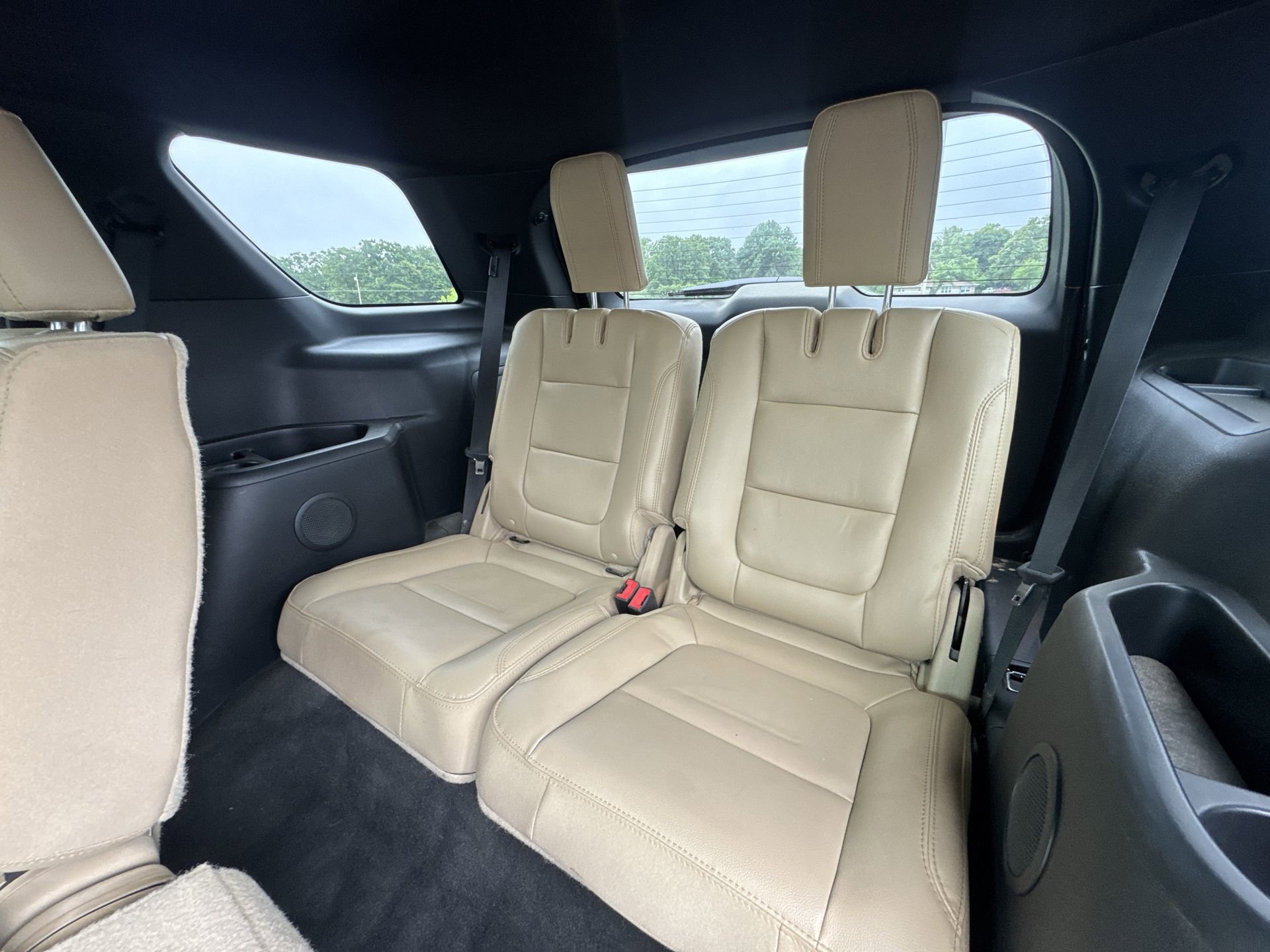 Used 2017 Ford Explorer XLT w/ Equipment Group 202A AWD/4WD image 24