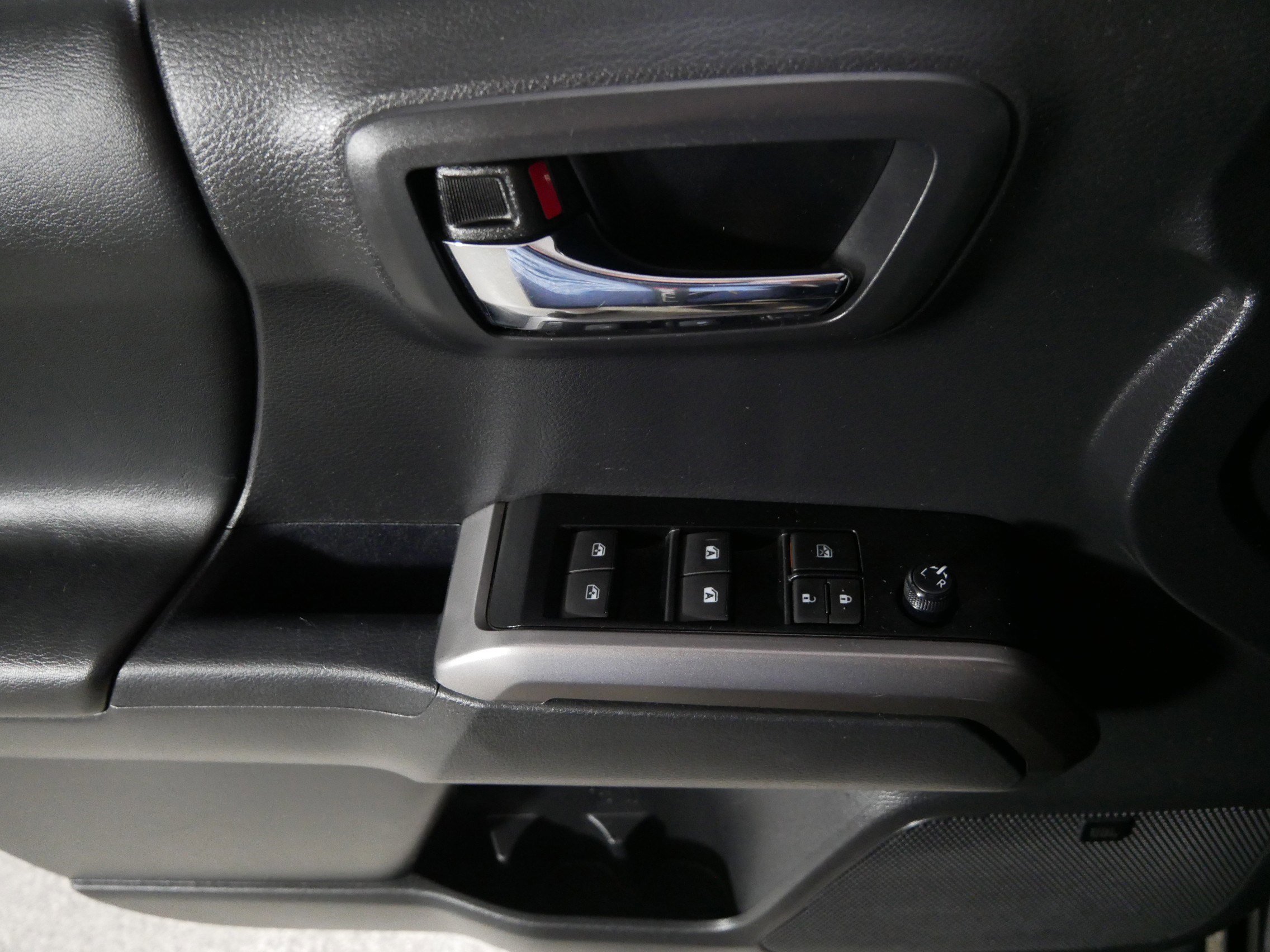 Used 2023 Toyota Tacoma Limited AWD/4WD image 19