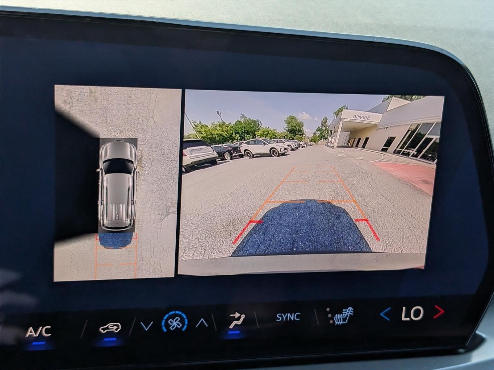 New 2027 Chevrolet Traverse LT w/ Driver Confidence Package FWD image 27