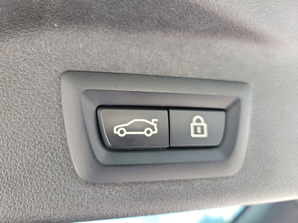 Used 2020 BMW X7 M50i AWD/4WD image 23