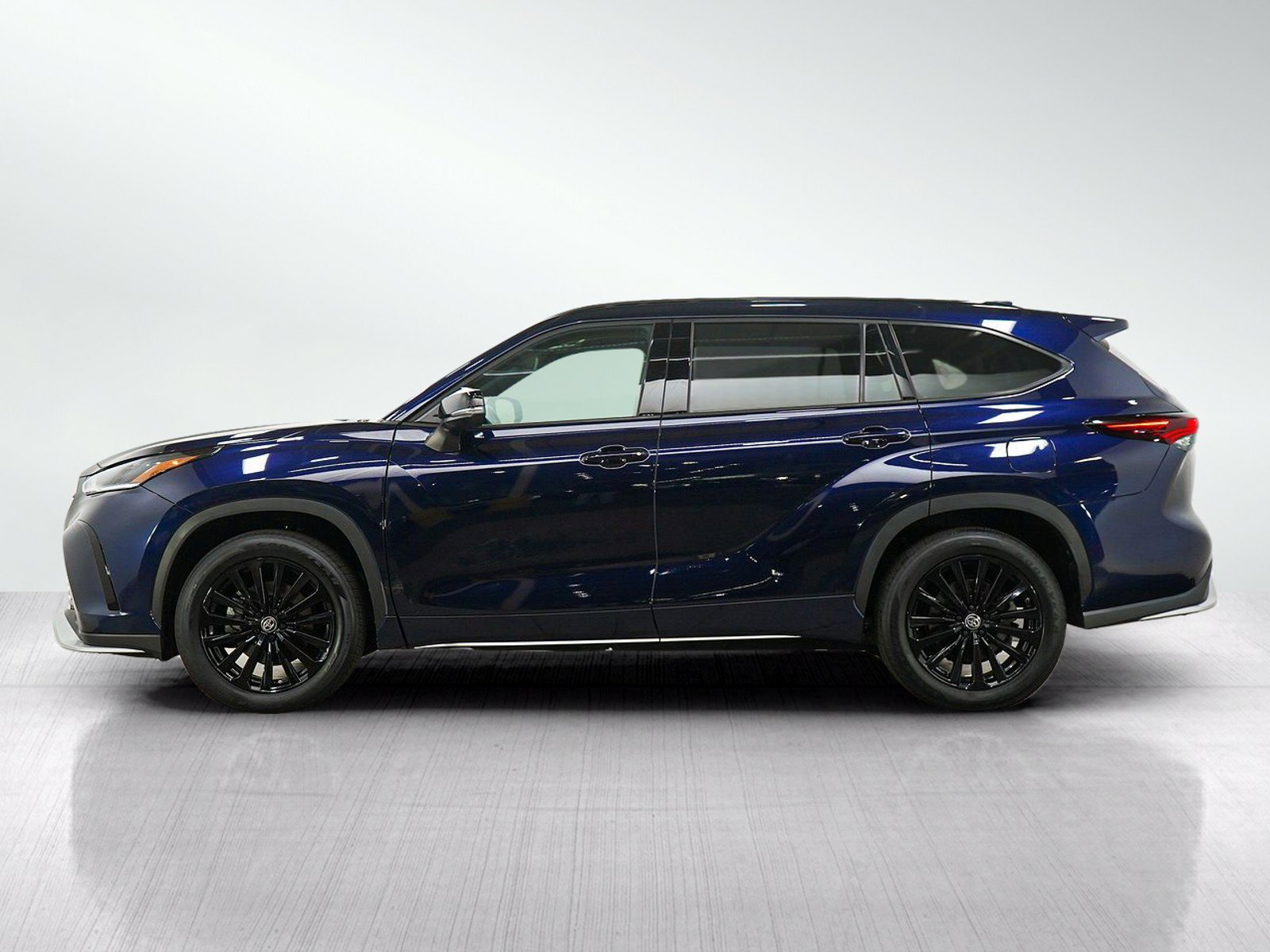 Used 2025 Toyota Highlander XSE AWD/4WD image 2