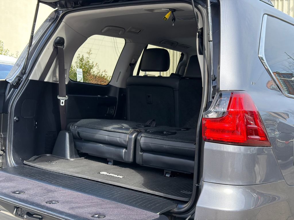 Used 2018 Lexus LX 570 4WD image 9