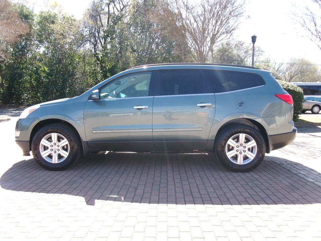 Used 2009 Chevrolet Traverse LT image 8