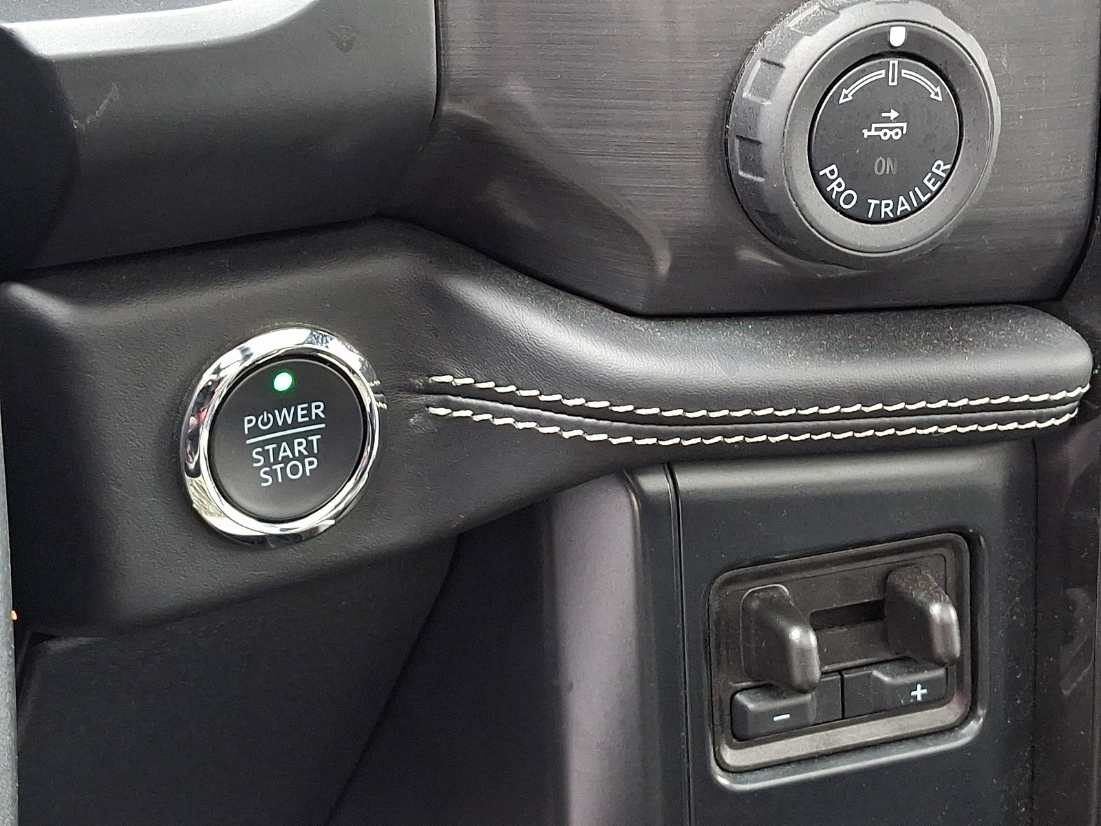 Used 2025 Ford F150 Lightning Platinum image 24