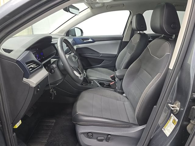 Used 2023 Volkswagen Taos SE w/ Panoramic Sunroof Package FWD image 6