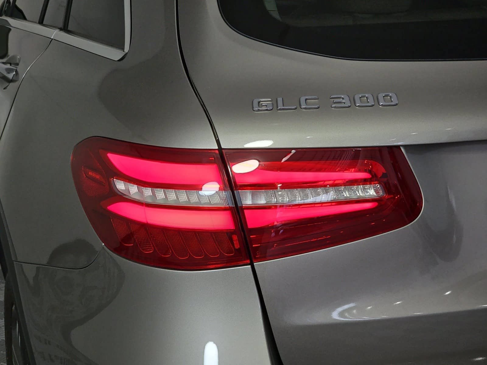 Used 2019 Mercedes-Benz GLC 300 w/ Premium Package image 29